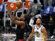 竞技宝电竞-西亚卡姆回归赛场，连败首场状态亮眼，勇士观众沸腾！的简单介绍