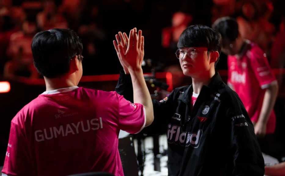 关于Faker回归赛场,惊险取胜首场状态亮眼,皇家马德里观众沸腾!的信息 关于Faker回归赛场,惊险取胜首场状态亮眼,皇家马德里观众沸腾!的信息